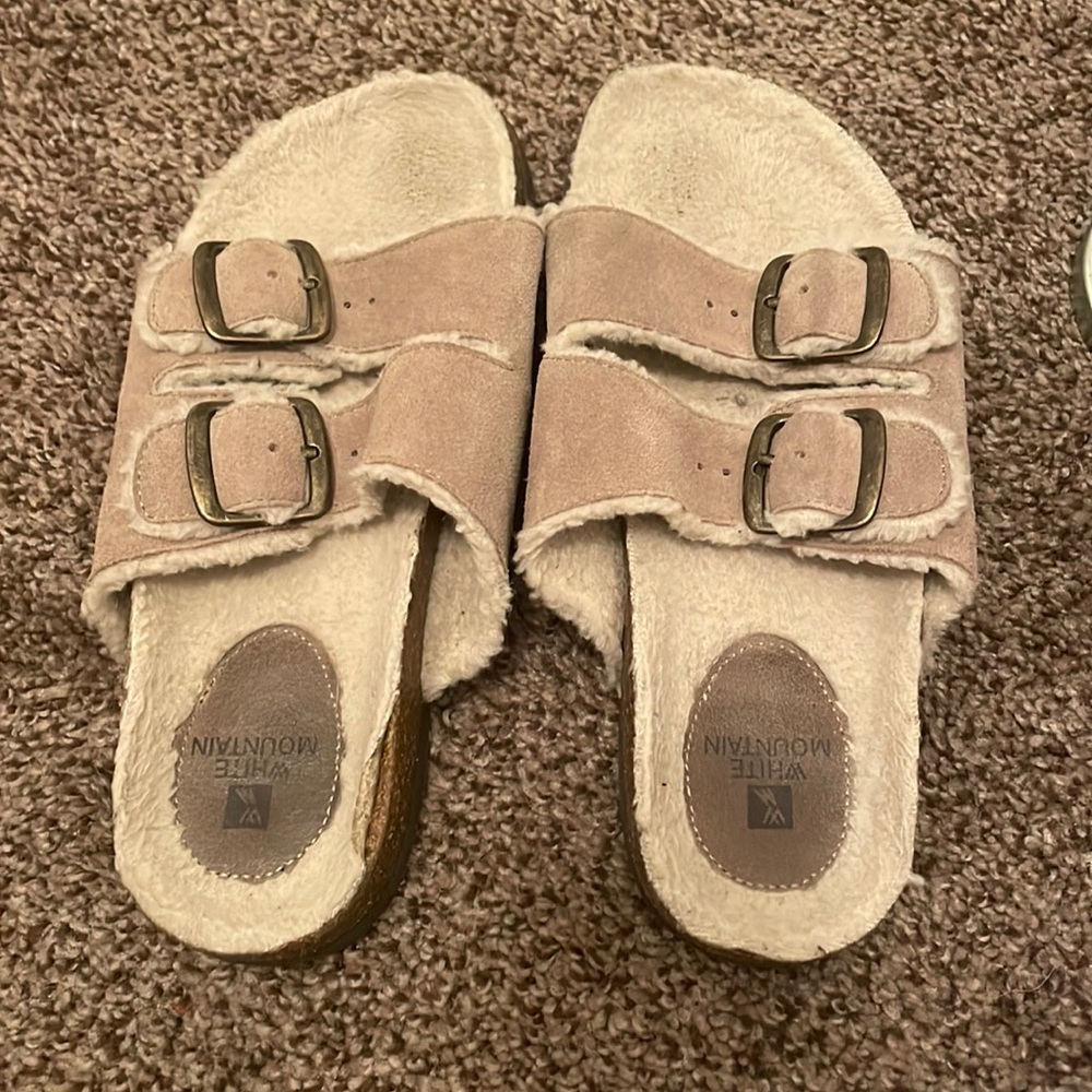 SIZE 6 MOCCASIN STYLE SANDALS